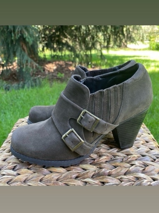 Very Cherry Shoes - Very Cherry Taupe Suede Double Buckle Ankle Booties Sz 8.5 Block Heel Moto Style